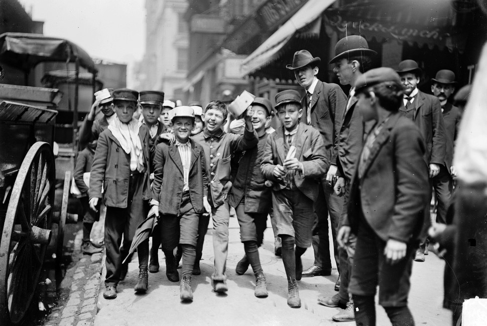 A group of messenger boys walking down a Chicago sidewalk during a strike on July 26, 1902. Chicago Daily News negatives collection, Chicago History Museum